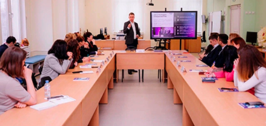 10 школьных команд Санкт-Петербурга соревновались за путевки в финал «Кейс-Ин» 