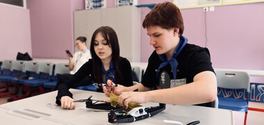 Событие, объединившее теорию и практику: в школе № 362 Московского района прошел масштабный профориентационный марафон 