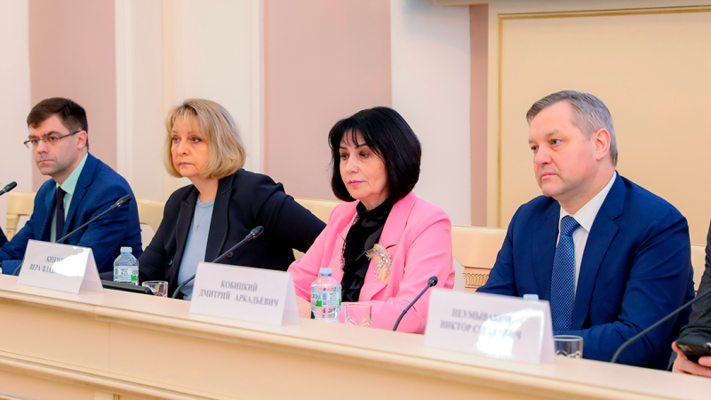 В Таврическом дворце обсудили развитие школьного инженерно-технологического образования в России